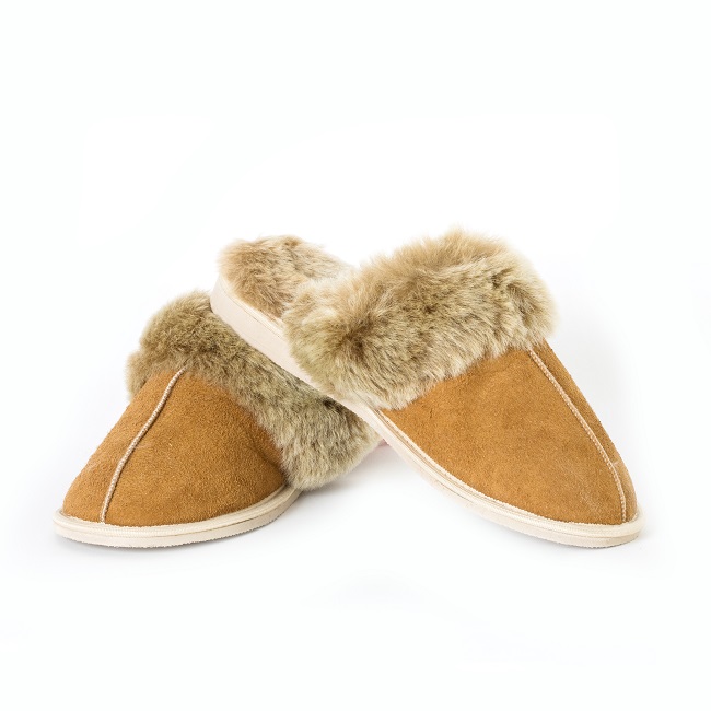 Chaussons pantoufles peau agneau double face camel intérieur fourrure naturelle fourré marron brun mouton dessus cuir souple léger savate mules femme chaude semelle anti dérapante grossiste importateu
