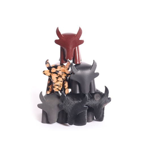 Petit taureau à fabriquer en cuir ou en peau de vache coloris multiples